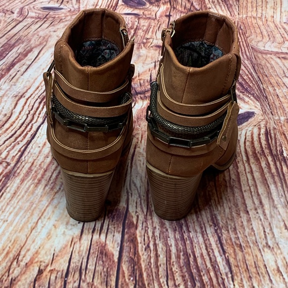 Venus Western Booties Size 7 3”Heel Cognac Brown Brass Look Hardware Boho - Picture 4 of 7